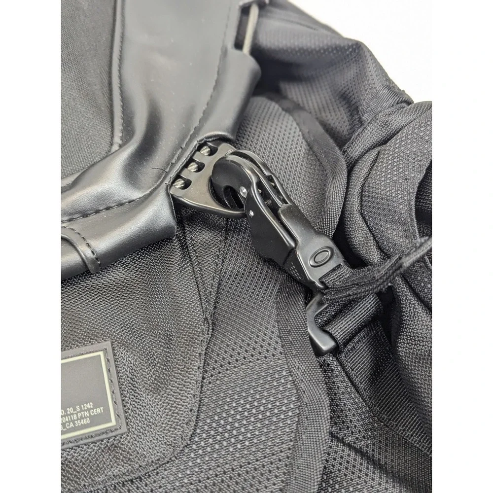 Oakley Kitchen Sink Backpack 34L Stealth‎ Black Tactical Travel Riding